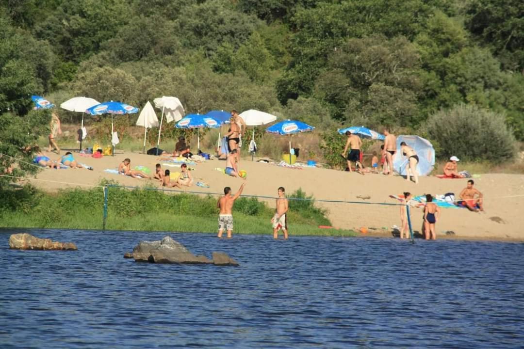 Bungalows, Camping Vega De Francia Sotoserrano Exteriör bild